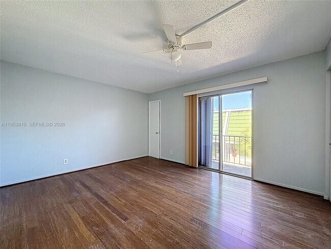 Building Photo - 1100 SE 4th Ave