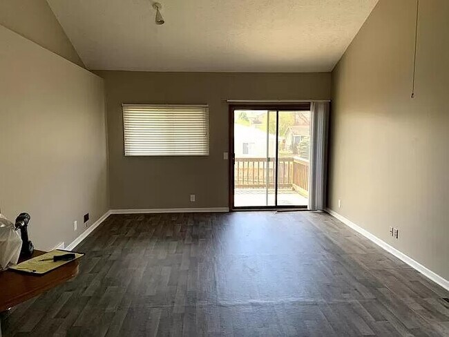 Building Photo - 3405 Comstock Ave