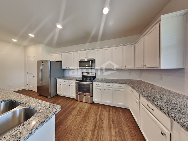 Building Photo - 5298 Lake Maxwell Dr