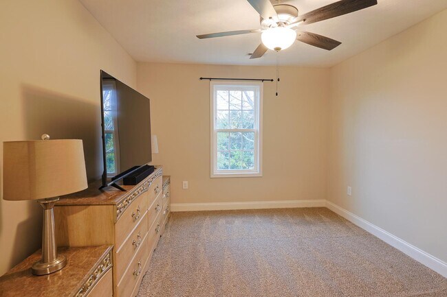 Building Photo - 6909 Candlewood Dr