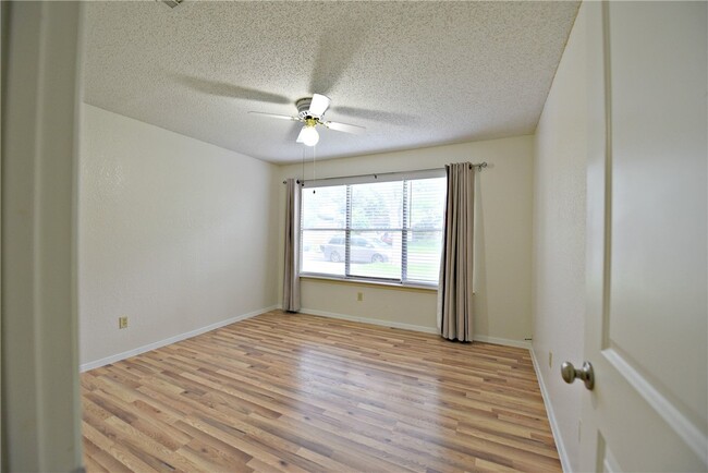 Building Photo - 4604 Pelham Dr