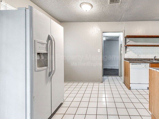 Building Photo - 601 N Wisconsin Ave