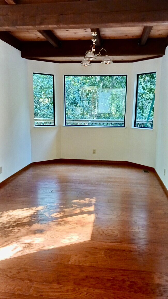 Building Photo - 10483 Woodside Dr