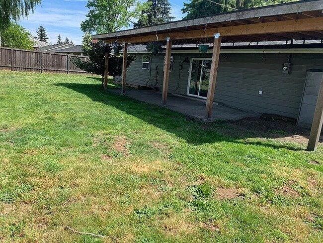 Building Photo - Beautiful ranch style starter home