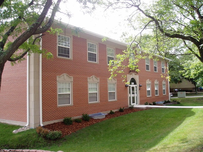 Building Photo - 520 Pershing Ave