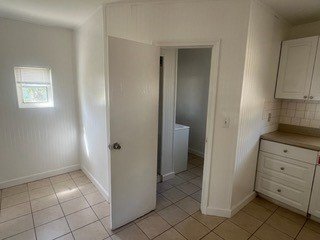 Building Photo - 2005-2011 Bayshore Rd