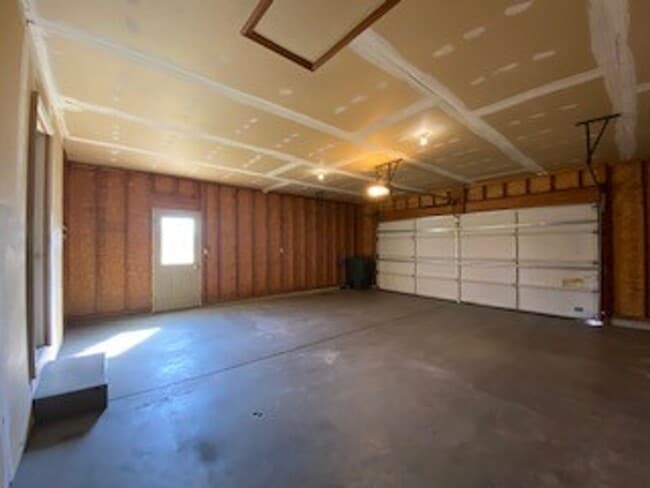 Building Photo - 3 Bedroom/2 Bathroom Home in the Gardens!