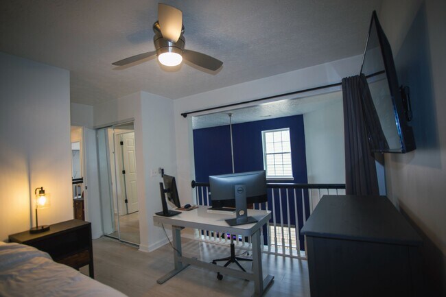 Building Photo - 665 Lakeside Cir
