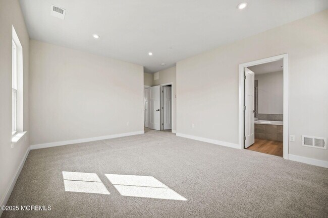 Building Photo - 20 Gramercy Dr