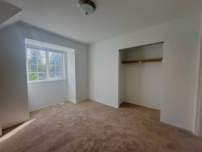Building Photo - Beautiful 4-Bedroom 3-Bath Home in Marysvi...