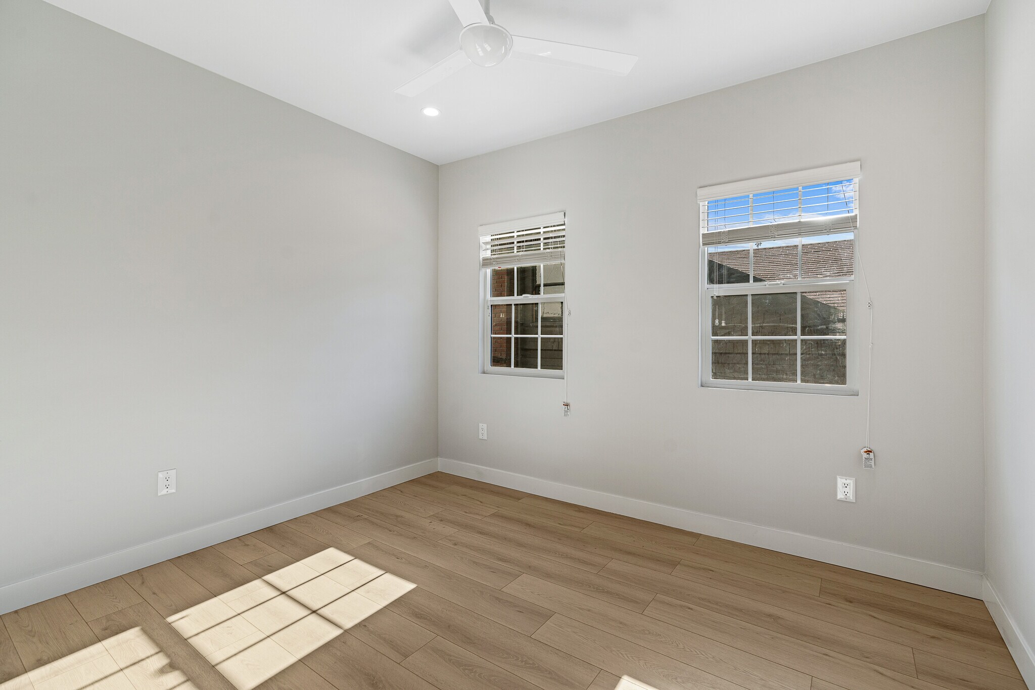 Building Photo - 1429 Edgecliffe Dr