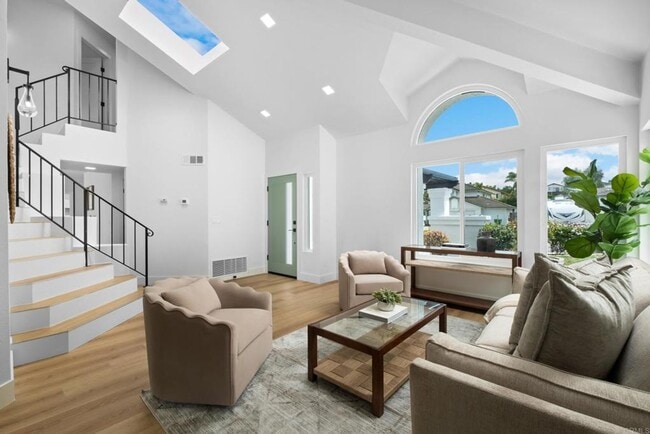 Building Photo - Oceanside Home - 3 Bedroom 2-1/2 Bathroom - Renovated