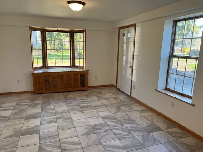 Building Photo - Beautiful Landale 4 Bedroom Single with 2 car garage for rent $3,650/month