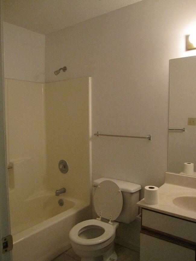 Building Photo - 111 W Alhambra Dr