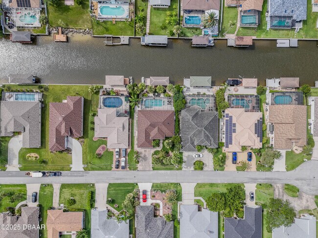 Building Photo - 15 Coolidge Ct