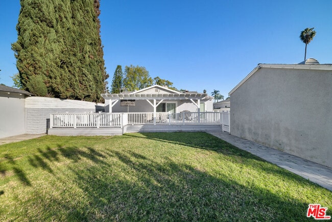 Building Photo - 5439 Carpenter Ave