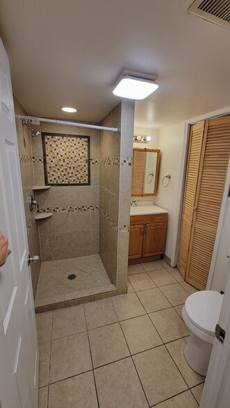 Bathroom - 3719 S Damen Ave