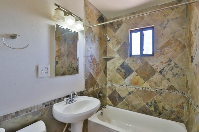Building Photo - 3 Bedroom + den with pool
