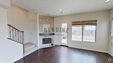 Building Photo - Spacious 3Bd 2.5Ba 2 Story Home w/ Fabulou...