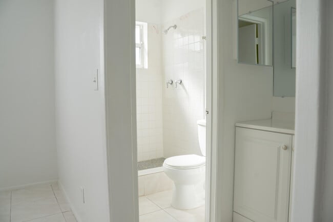 Building Photo - 231 NW 20th St