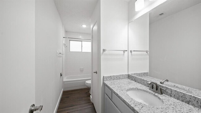Building Photo - 2121 Aberdeen Dr