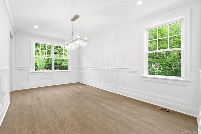 Building Photo - 229 Soundview Ave
