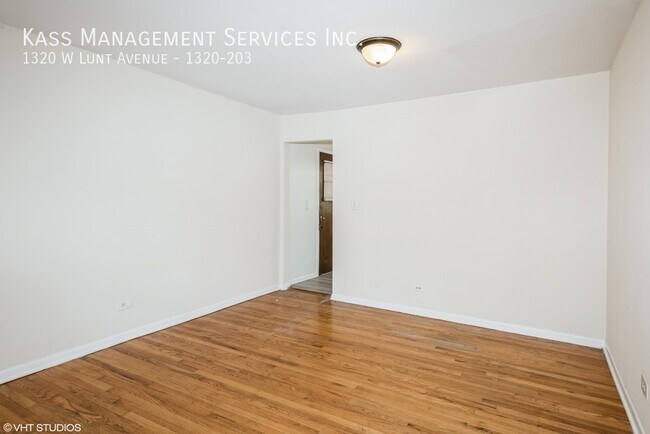 Building Photo - 1320 W Lunt Ave