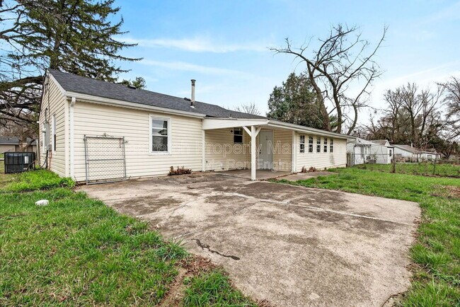 Building Photo - 10261 Imperial Dr