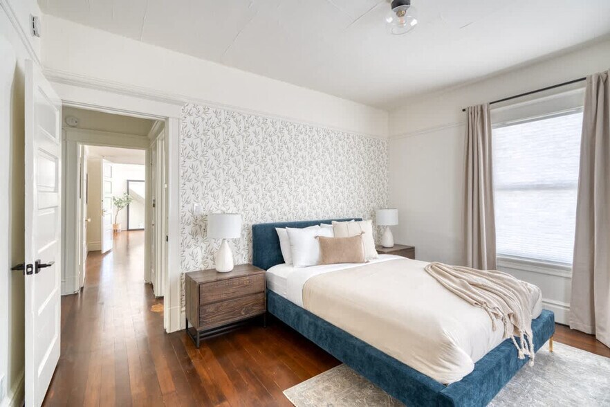 Building Photo - 1032 SE 12th Ave