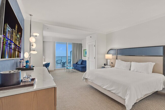 Building Photo - 4401 Collins Ave