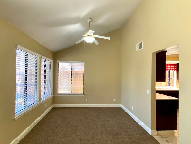 Building Photo - $2,295.00-  3 Bedroom Bullard & Fowler, Cl...