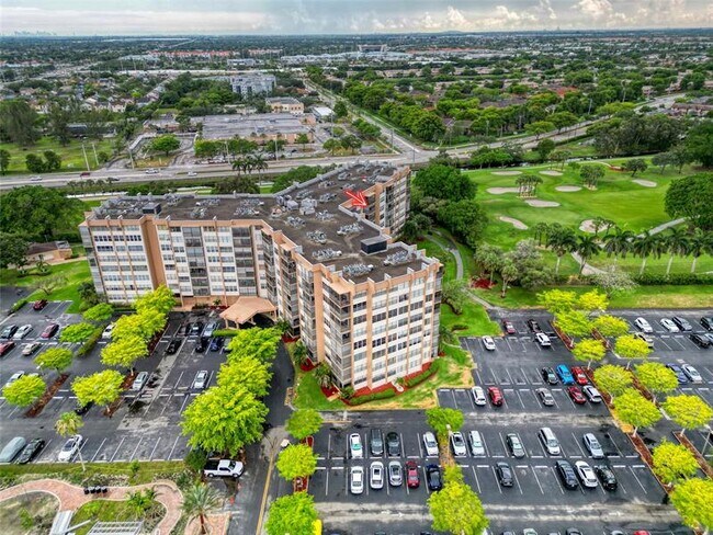 Building Photo - 1100 St Charles Pl