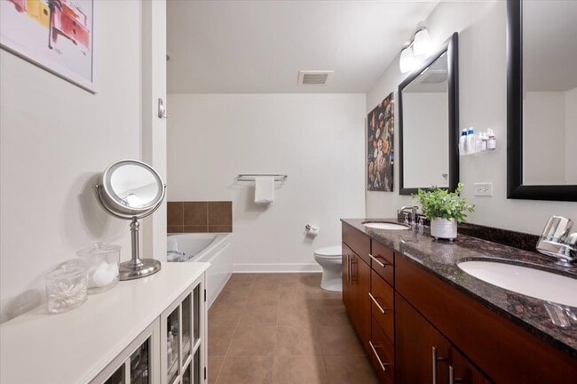 Building Photo - 505 N McClurg Ct
