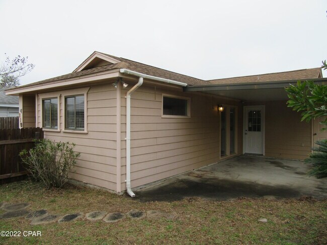 Building Photo - 820 Premier Dr
