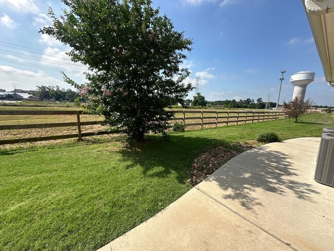 Building Photo - For Lease | 3 Bed, 2.5 Bath |1,688 Sq Ft |...