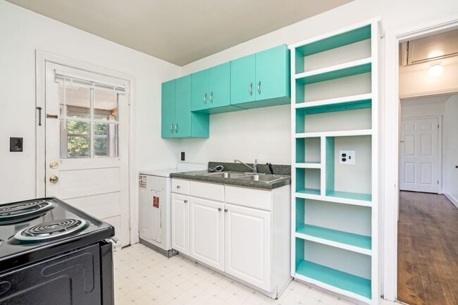 Building Photo - 2218 Castleman Dr