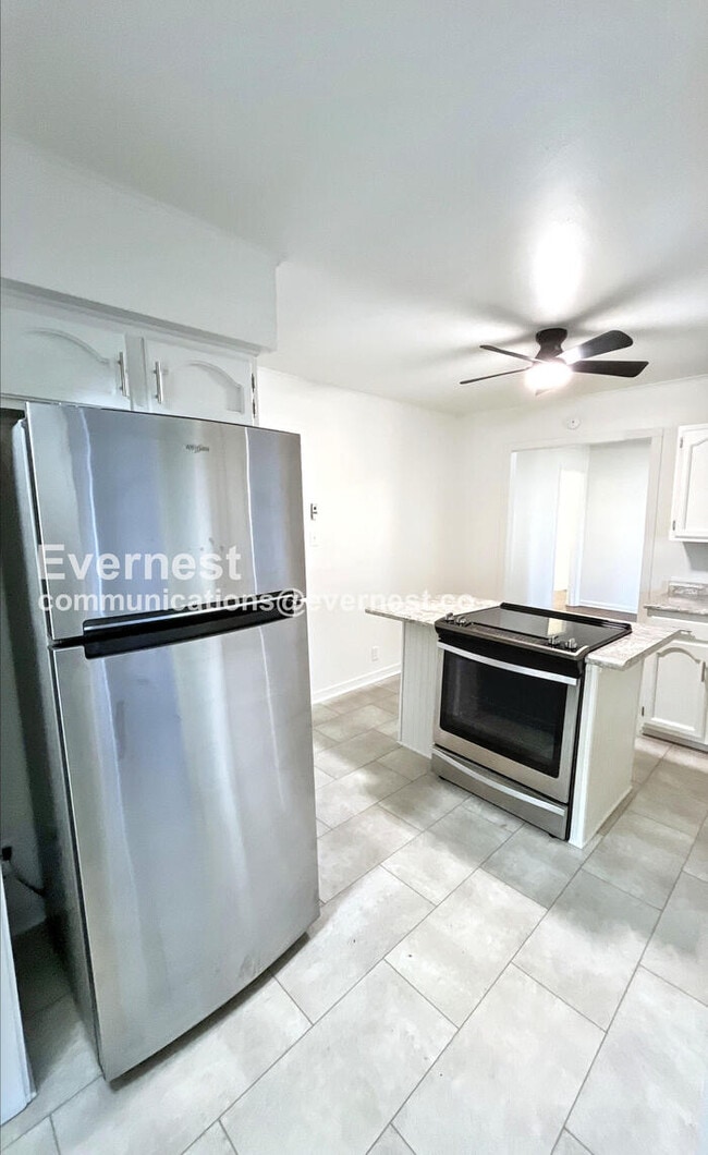 Building Photo - 15 Walker Ave