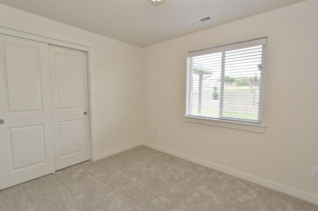 Building Photo - Immaculate Single-Level Home in a Quiet Ne...