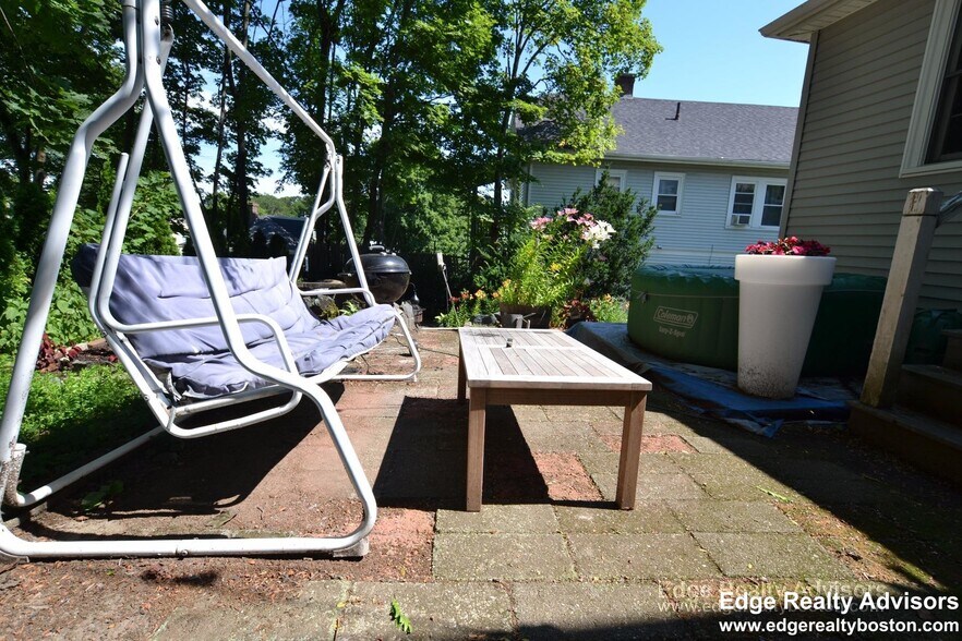 Building Photo - 153 Nonantum St