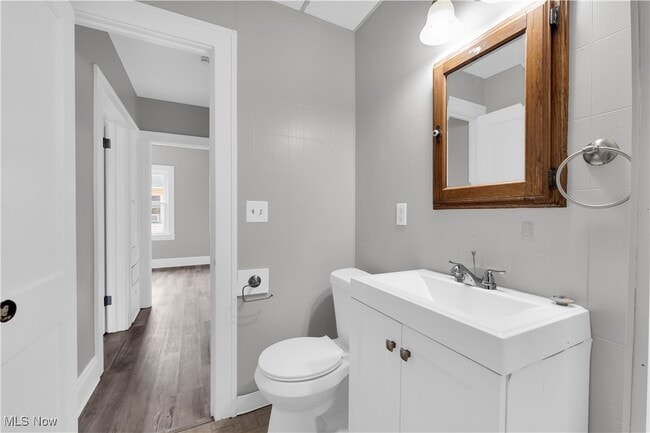 Building Photo - 19792 Pasnow Ave