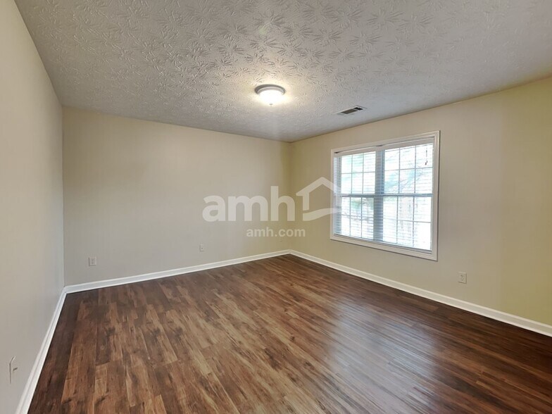 Building Photo - 682 Simon Park Cir