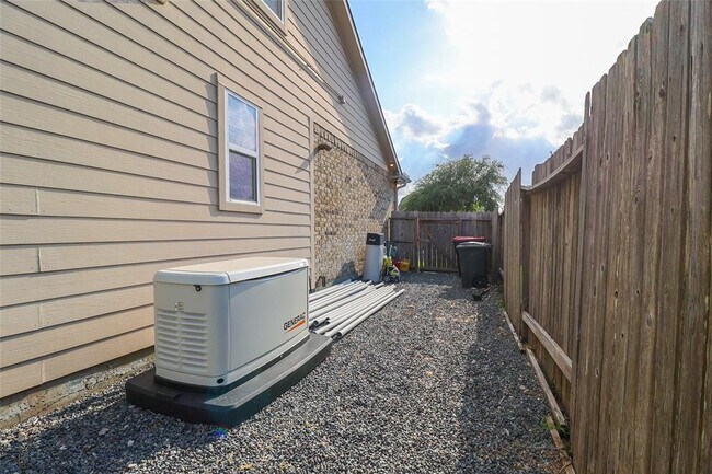 Building Photo - 7438 Tonsley Springs Dr