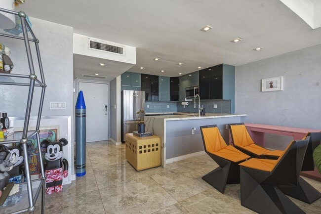 Building Photo - 2100 Sans Souci Blvd