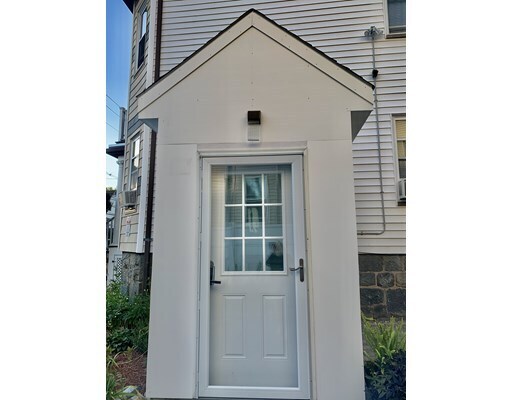 Building Photo - 726 Metropolitan Ave