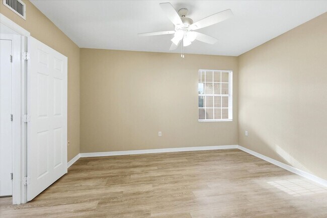 Building Photo - 1015 Villagio Cir