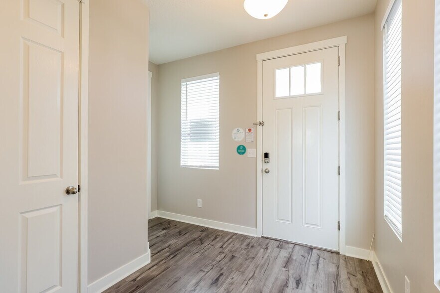 Building Photo - 5093 Summerdale Dr