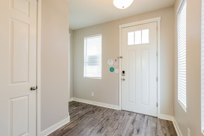 Building Photo - 5093 Summerdale Dr