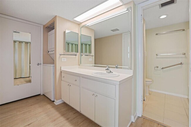 Building Photo - 450 Treasure Island Causeway