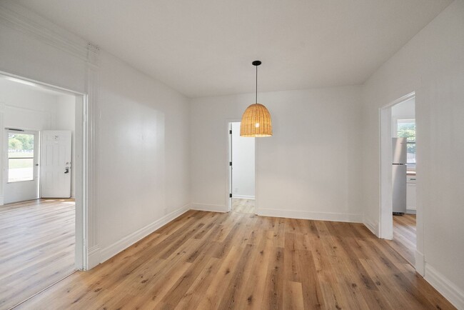 Building Photo - SHORT TERM RENTAL: Beautifully Renovated C...