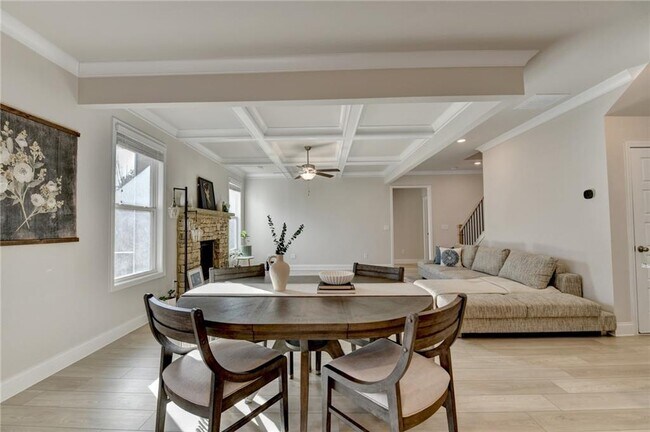 Building Photo - 1561 Branthaven Ln